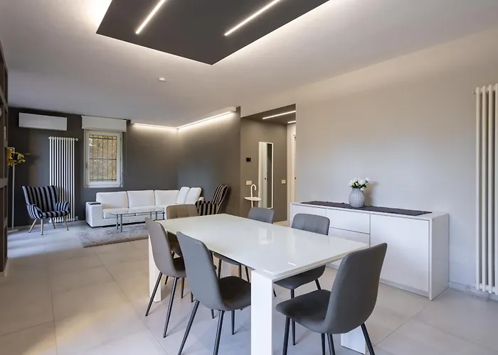 Elegant & Comfortable Modern Home With Swimming Pool
